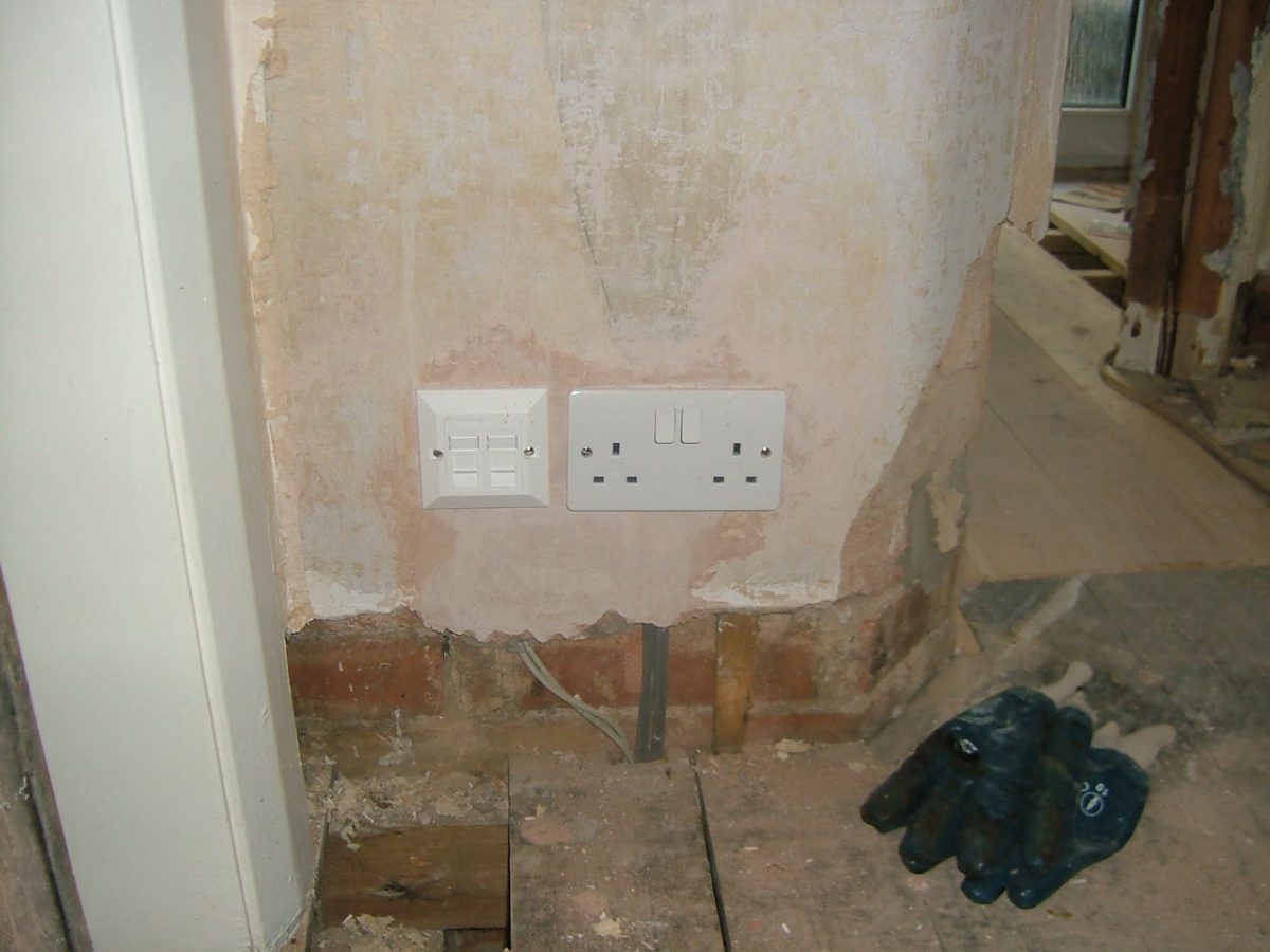 downstairssocketswired1